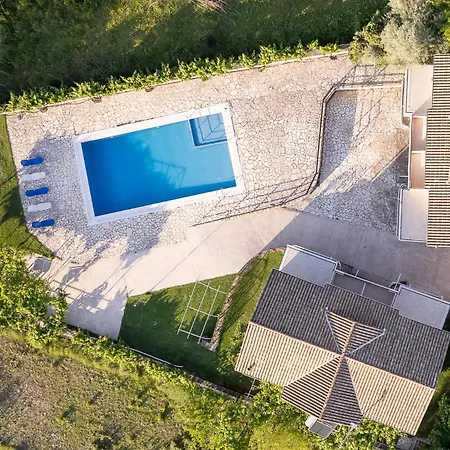 Ionian Memories Yénion